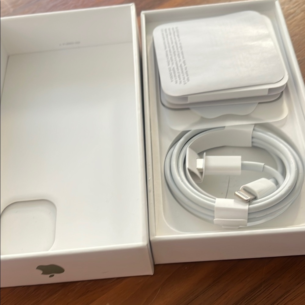 Apple White USB-C Cable to Lightning Cable